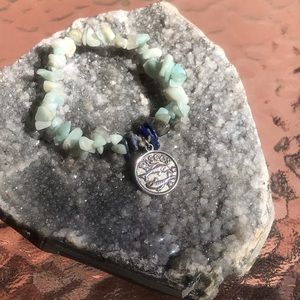 Aquamarine & lapis lazuli Pisces stretch bracelet